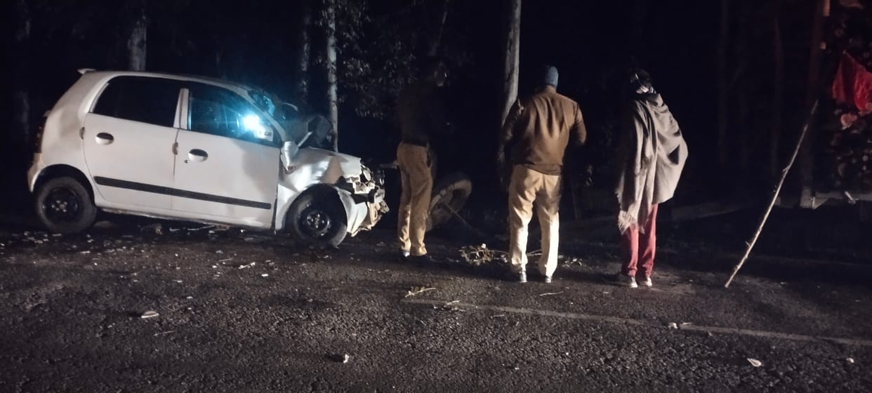 जींद पानीपत मार्ग पर मनोहरपुर गांव के पास सड़क किनारे खड़ी ट्राली में कार की टक्कर लगने से एक की मौत
--दूसरा घायल, पीजीआई में चल रहा उपचार