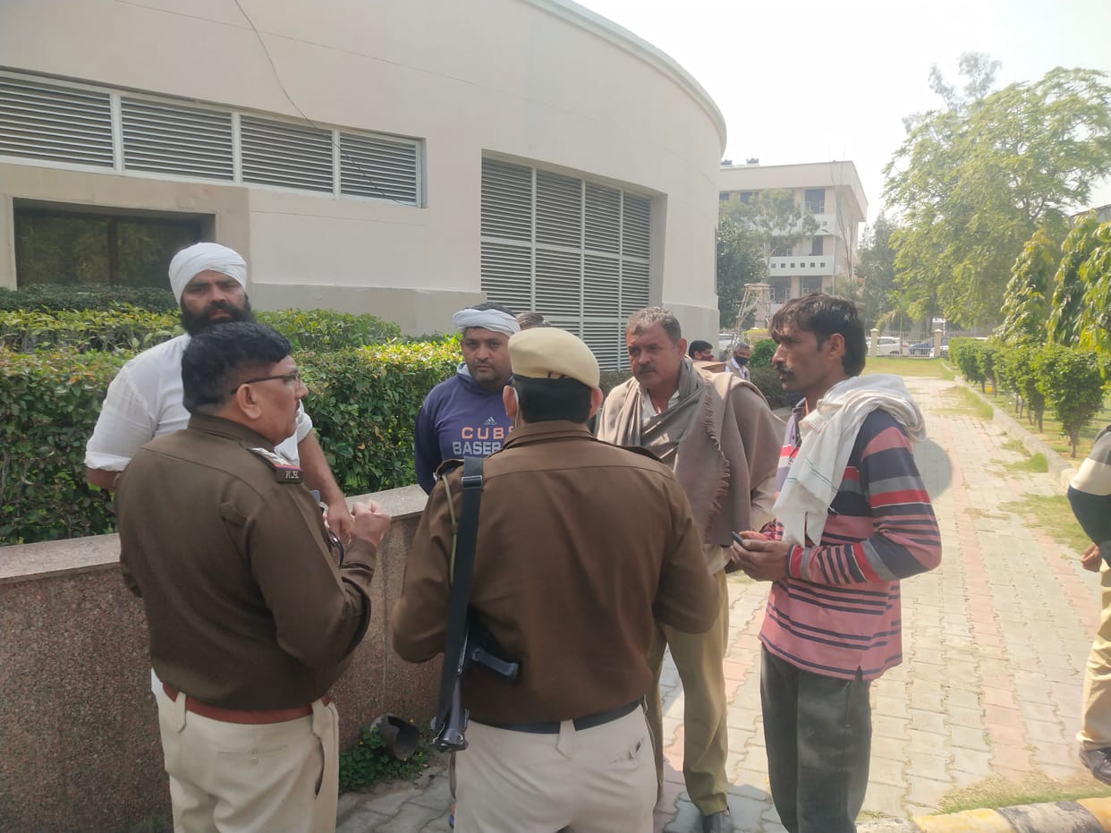 रिटौली में खूनी रंजिश ः शराब ठेेकेदार की गोली मारकर हत्या, बस लेकर आ रहा था रोहतक