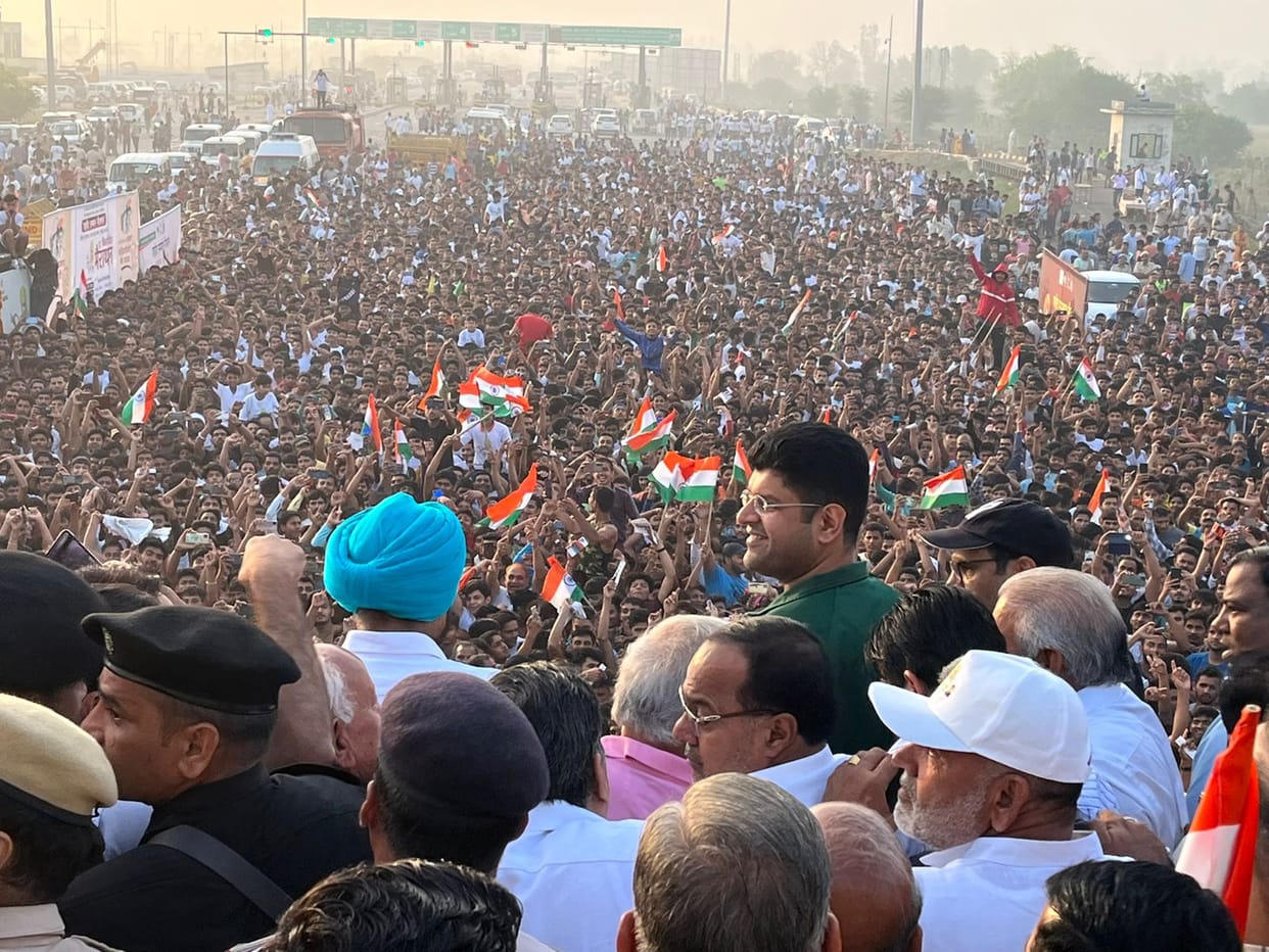 उचाना मैराथन  दौड़  मे उत्साह पूर्वक लिया धावकों व लोगों ने हिस्सा