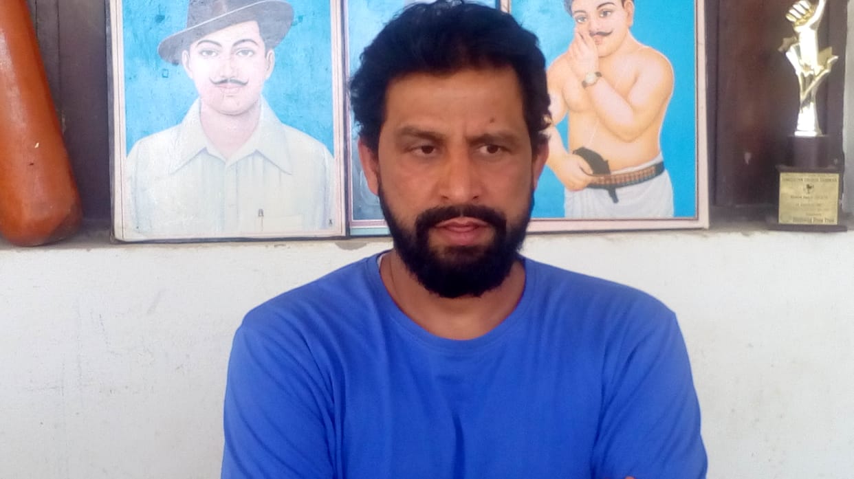 सेक्टर 6 स्थित  फार्म हाउस में पत्रकारों से वार्ता करते  आपके पूर्व प्रदेश अध्यक्ष नवीन जयहिंद