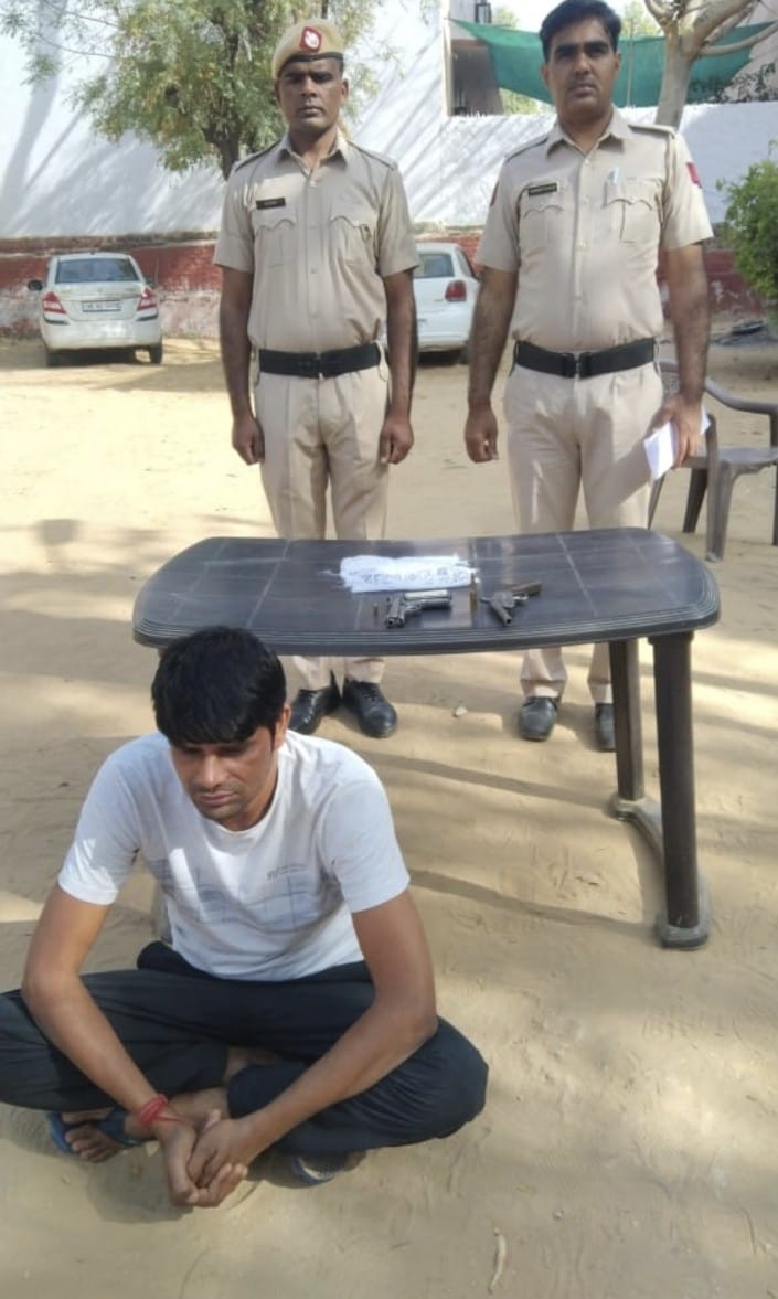 देशी पिस्टल व देशी कट्टे के साथ आरोपी काबू, विभिन्न थानों में दर्ज हैं 28 मामले