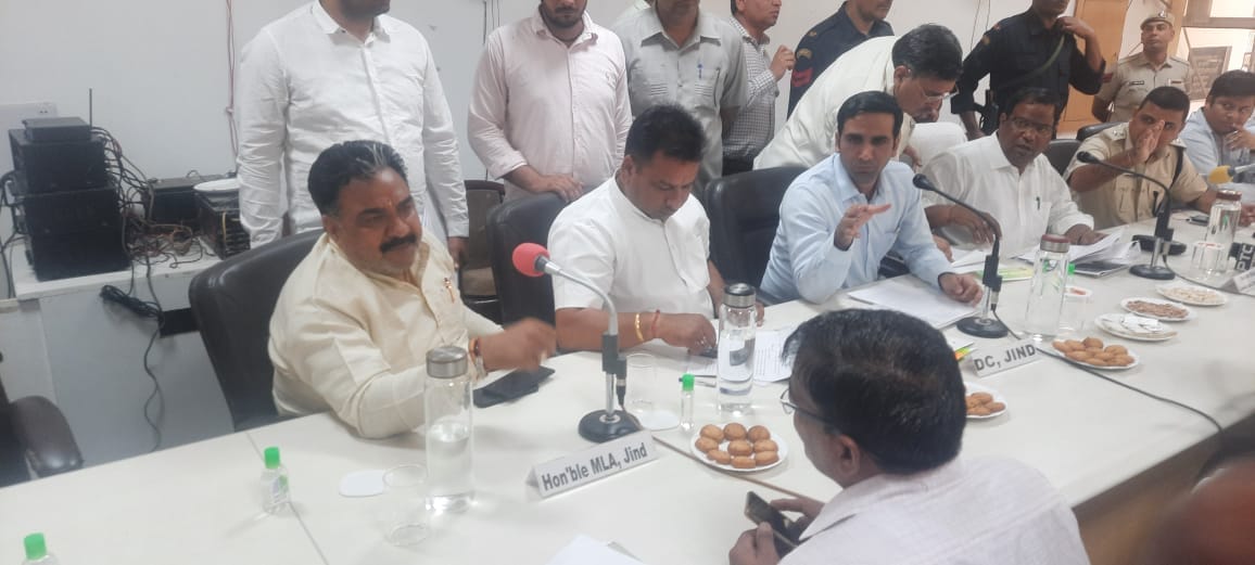 जिला परिवेदना समिति की मीटिंग में 14 शिकायतों की सुनवाई, छह लंबित