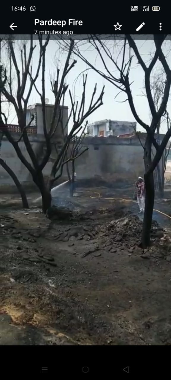 3 गांव में लगी आग में 2 एकड़ गेहूं की फसल, ईंधन तथा पशु चारा जलकर राख