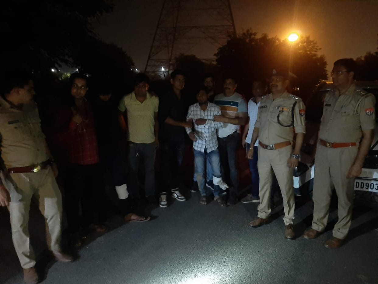 फैक्टरी में चोरी करने वाले दो बदमाशों को मुठभेड़ में लगी गोली