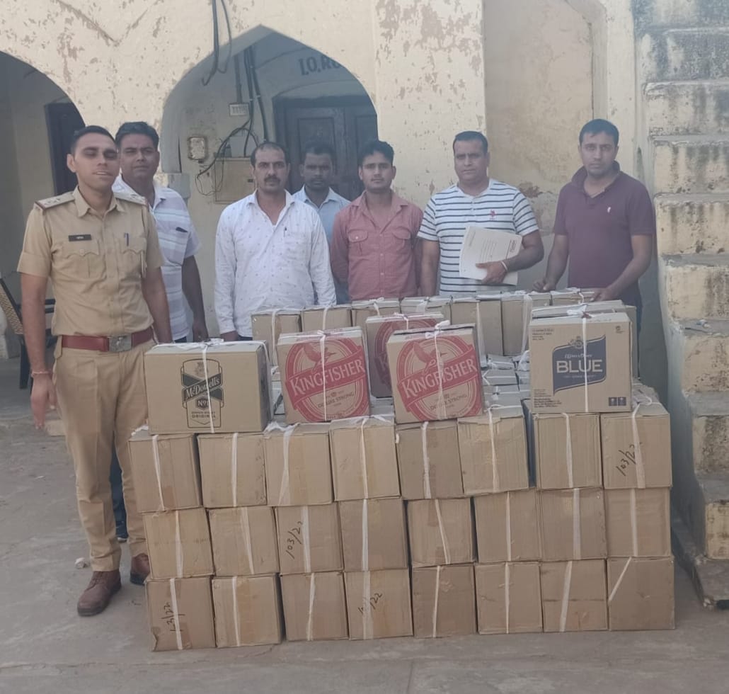 गुप्त सूचना के आधार पर छापा मारकर सतनाली क्षेत्र के गांव सोहड़ी से भारी मात्रा में अवैध शराब बरामद