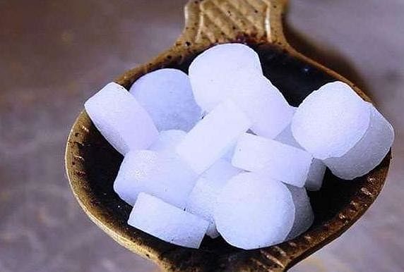 5 affective Camphor remedies to overcome scarcity of Money and Wealth