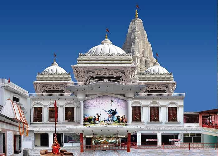 भक्तों को प्रसाद में रक्त से सना गिला कपड़ा मिलता हैं, देवी के इस चमत्कारी मंदिर में