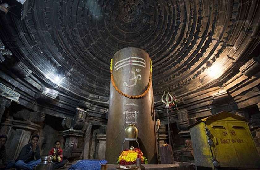 ऐसा शिव मंदिर जहां हर साल बड़ता है शिवलिंग का आकार