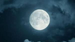 रात चांद देखने पर लगता है झूठा कलंक, जानें चंद्र दोष दूर करने का उपाय