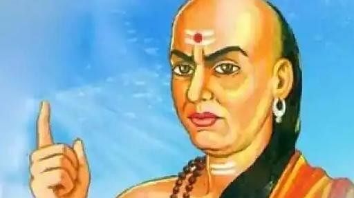 Chanakya Niti: पुरुषों की वो आदतें जो बन जाती हैं महिलाओं की कमजोरियां !
