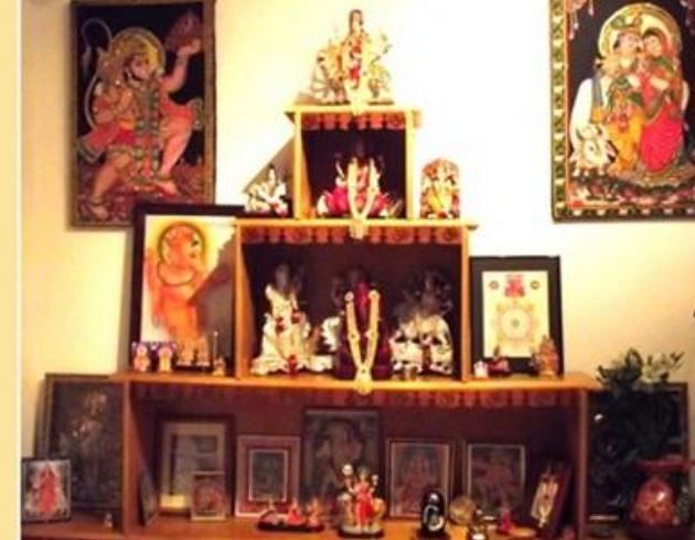 Vastu Tips : पूजा घर में भूलकर भी नही रखनी चाहिए ये 6 चीजें, पड़ता है अशुभ प्रभाव