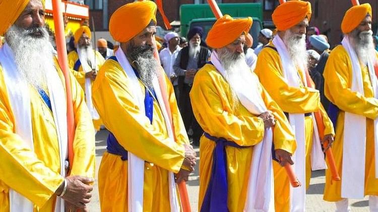 Guru Nanak Jayanti 2022 : गुरु नानक जयंती पर जानें उनके जीवन से जुड़ी दिलचस्प बातें
