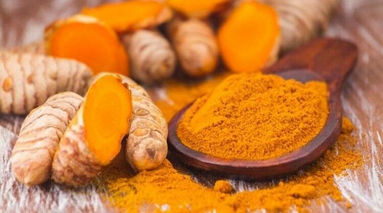 Jyotish Haldi Remedies: बस एक चुटकी हल्दी से दूर होगी कुंडली में ग्रह दोष की स्थिति, जानें उपाय।