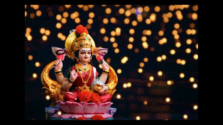 Friday Mantra: सावन शुक्रवार के दिन करें ये खास स्त्रोत मिलेगी मां लक्ष्मी की होगी विशेष कृपा
