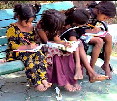 Student of Class 5 living in Slum Runs a Library in Slum, CM of Madya Pradesh Offered Financial Help