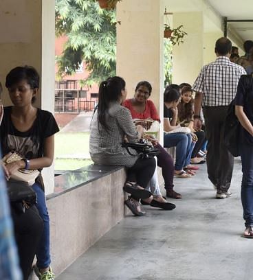 Show Cause Notice to 15 JNU Students For Staging Gherao