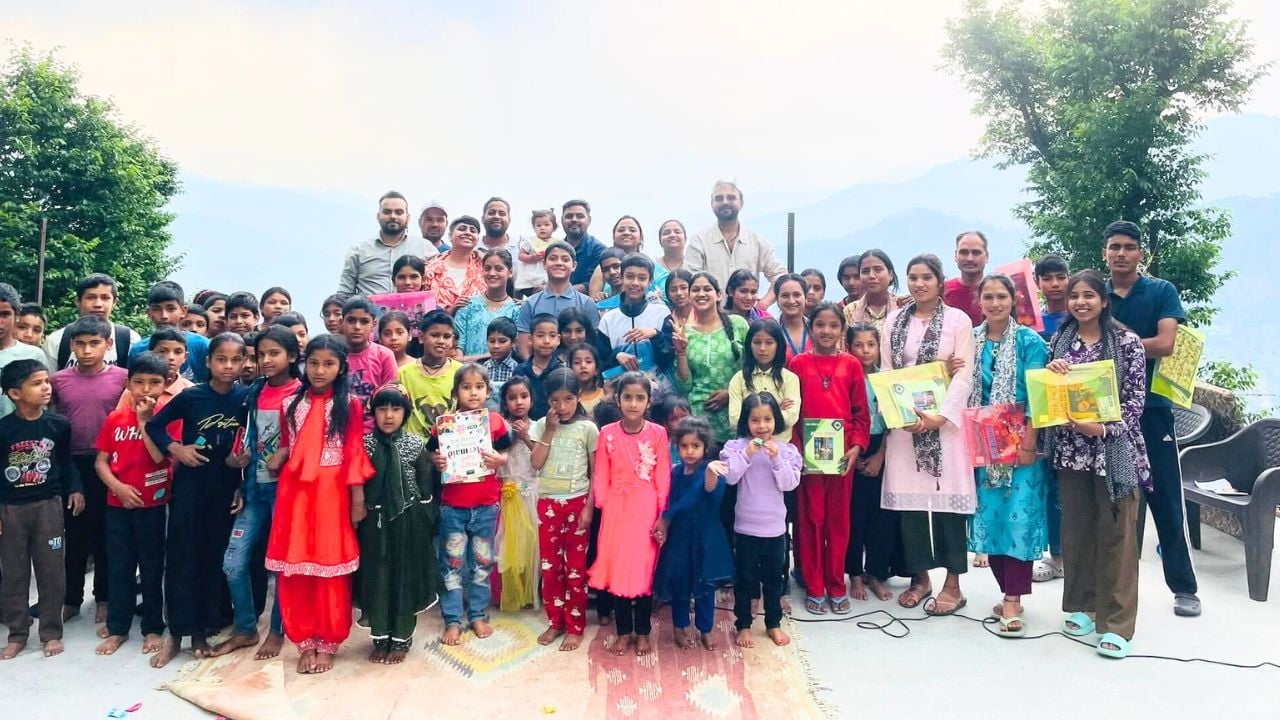 इस पुस्तकालय से हिमालय की चोटियां- चौखंभा, सतोपंथ और थलय सागर नजर आती हैं