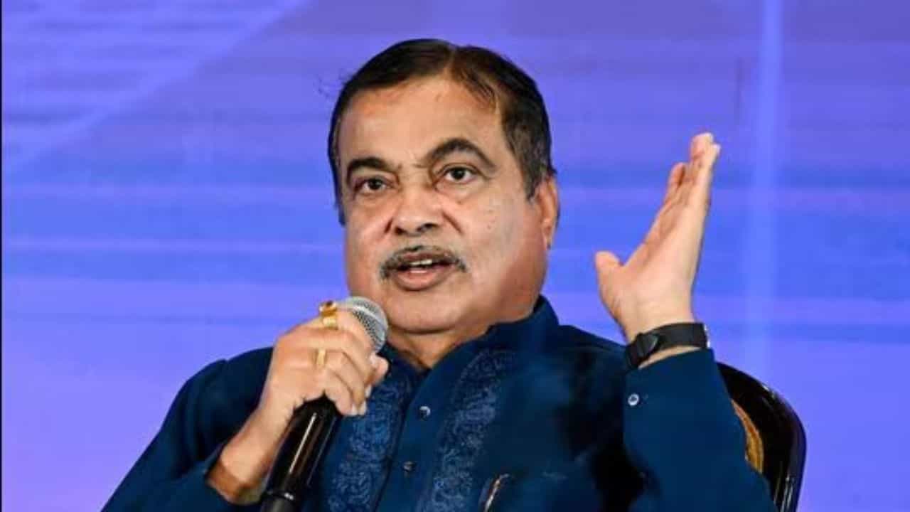 केंद्रीय सड़क परिवहन मंत्री नितिन गडकरी