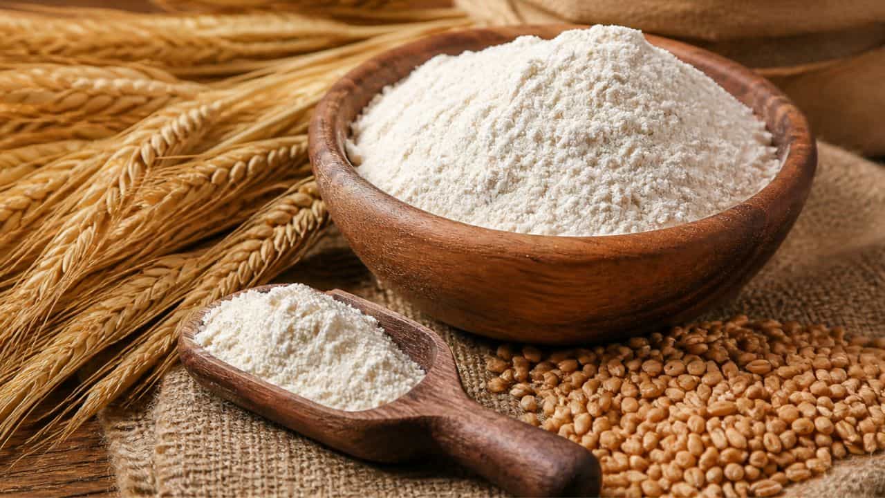 खुले बाजार में बिक्री के लिए सरकार ने घटाया गेहूं का कोटा, कई राज्यों के मिल मालिक हैरान।
