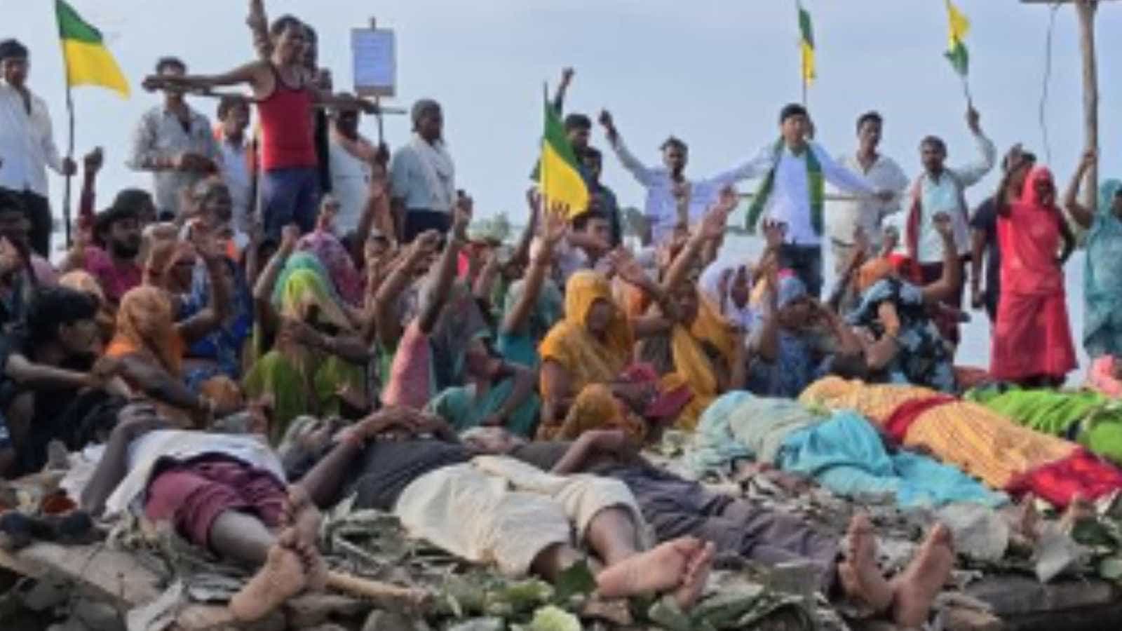 प्रभावित परिवारों की मांग है कि जमीन का उचित मुआवजा और प्रभावित परिवारों का पुनर्वास की मांग।