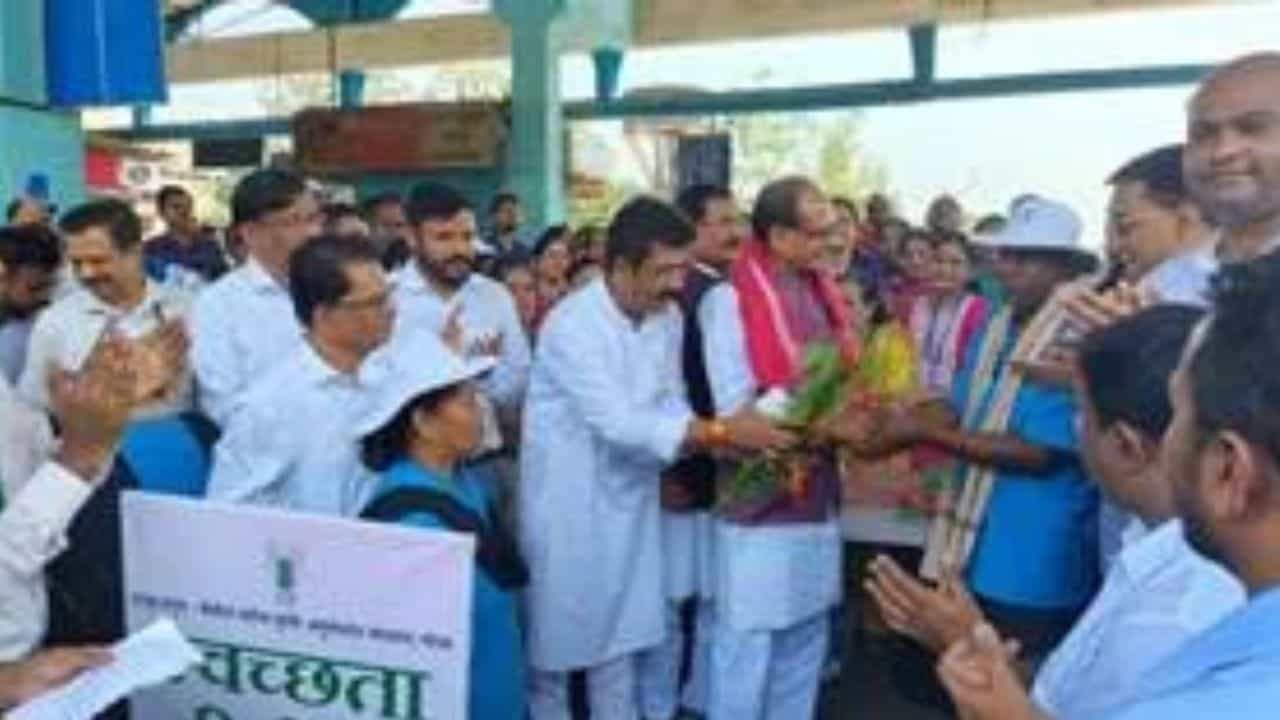 गोवा में कृषि मंत्री शिवराज सिंह चौहान ने सफाई मित्रों को किया सम्मानित