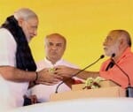 narendra modi meets morari bapu
