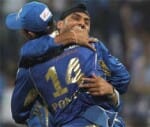 ponting and harbhajan hug and make up