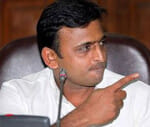Modi’s magic works only on TV and Gujarat: Akhilesh Yadav