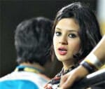 sakshi dhoni tweets 'kuch toh log kahenge...logo ka kaam hai kehna 