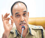 impose curfew, fine on villagers for helping naxals: mumbai cp
