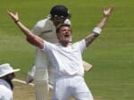 dale steyn stay on ground after fracture