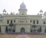 eve teasing in lucknow university with foreinger girl.