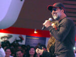Akshay Kumar flirt with a girl