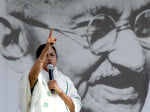 Anna ditches mamta banerjee no show at rally