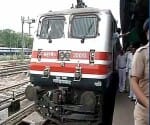 semi high speed train delayed by 10 minute.
