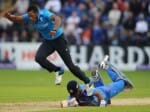 Chris Jordan attempts to run out MS Dhoni