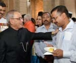 pranab invites kejriwal for Samosa