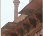 After the earthquake, the building of the Taj Mahal began to weaken?