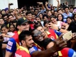 royal challengers banglore team player selfie with supporters