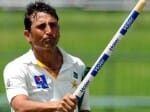 pakinstani crickter younis khan show respect to rahul dravid