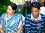 Sushma meets Pakistani teenager in Bhopal, says India ready to help