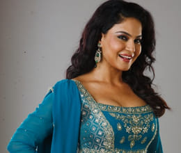 veena gets caught between rowdy fans