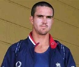 kevin pietersen gets cautioned by match referee inside toilet