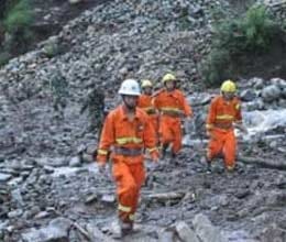 landslide in china more than hundred people trapped