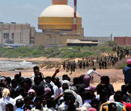 anti kudankulam protesters lay siege to port as stir spreads