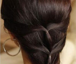 who cuts hair of women in muzaffarnagar