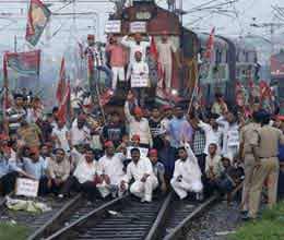 trains stopped at many places as bharat bandh evoked 