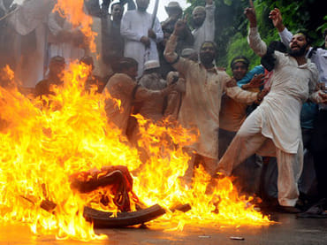  anti islam film fury rages across pakistan
