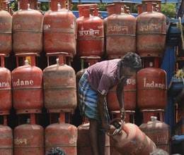 lucknow people face problem to get new gas connection