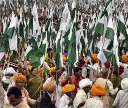 grand padyatra as 35000 gwalior farmers begin march to delhi